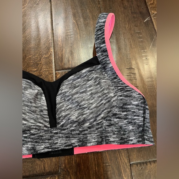 Lululemon Ta Ta Tamer Ill Sports Bra Dramatic Static White Black size 36C - Picture 3 of 8